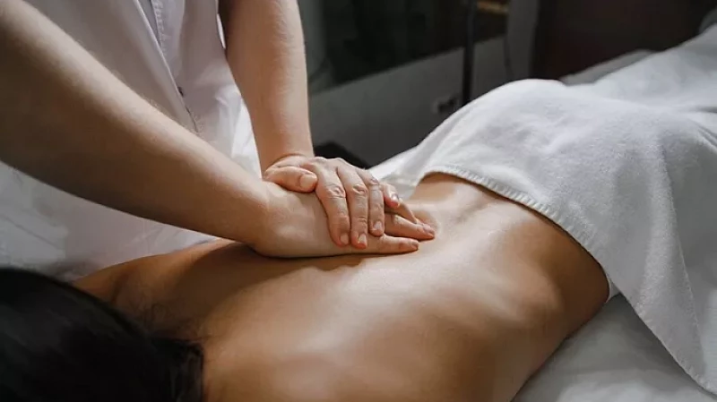 Эротический салон у стен администрации: екатеринбуржцы жалуются на шум из студии массажа