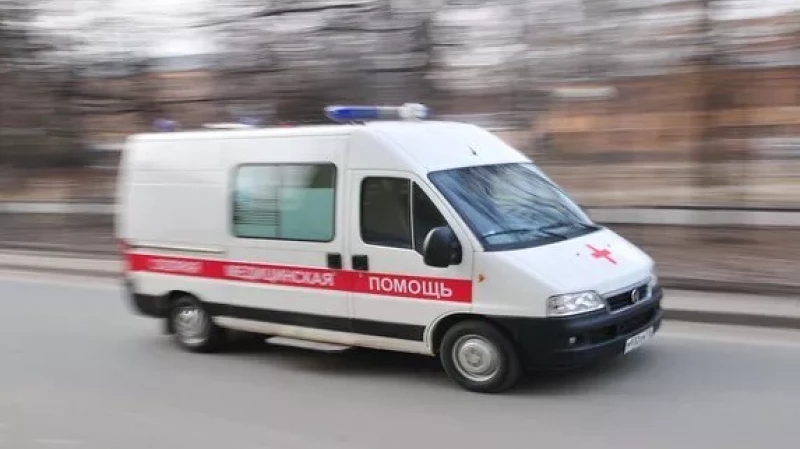 Три машины подряд сбили женщину на трассе в Воронежской области