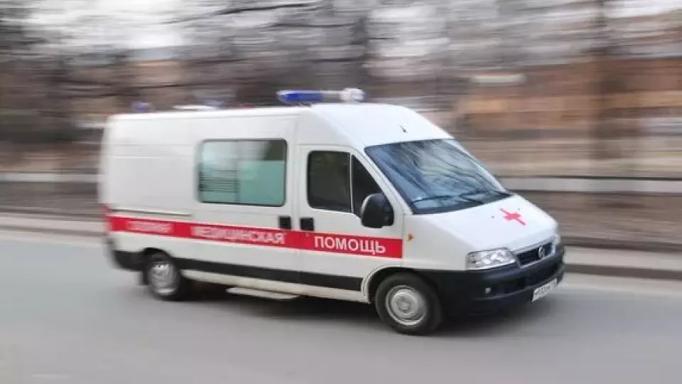 Три машины подряд сбили женщину на трассе в Воронежской области