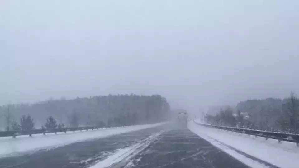 Движение по ЕКАДу перекрыто из-за гололёда и множества ДТП