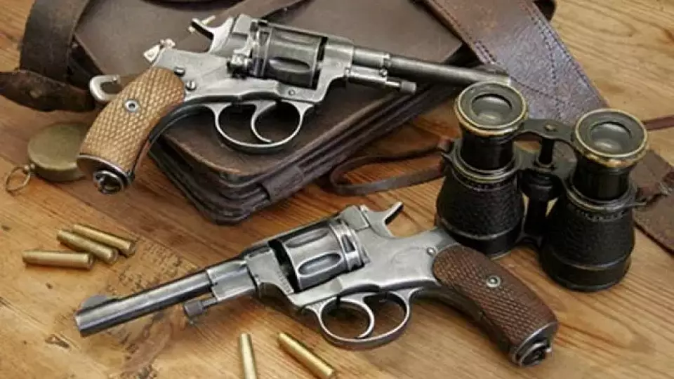 Винтовка Мосина и наган: 76-летнего пенсионера будут судить за коллекционирование оружия