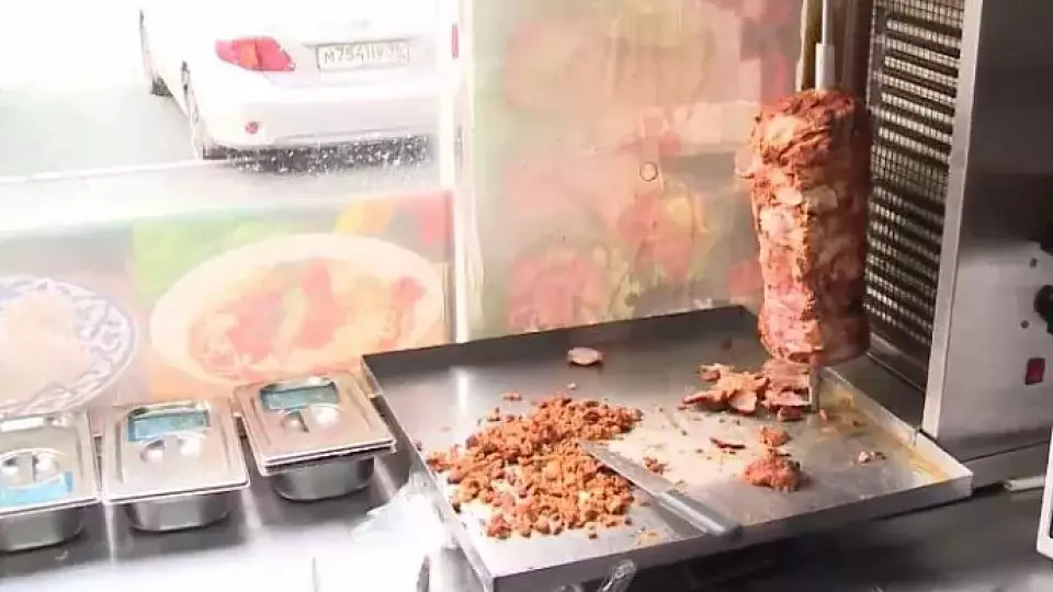 Сгоревшая плёнка в шаурме: общественники проверили три шаурмичных на Сортировке