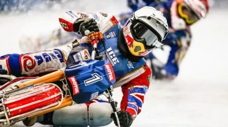 В Каменске-Уральском 9 декабря стартует чемпионат суперлиги по мотогонкам на льду
