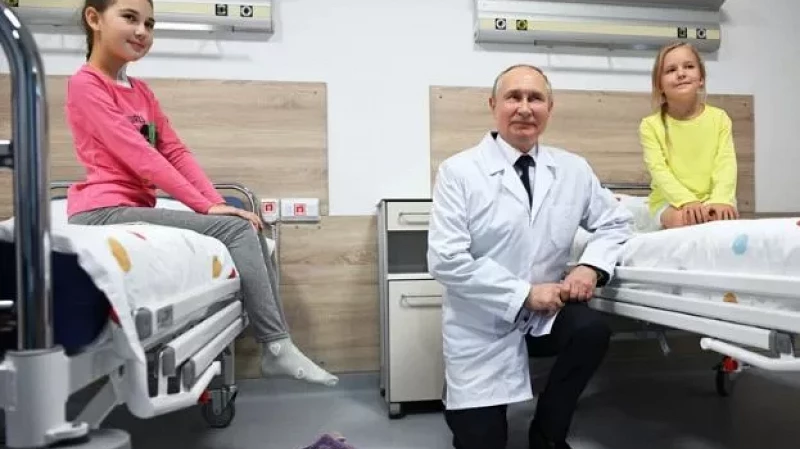Владимир Путин посетил в больнице онкобольную девочку из Невьянска