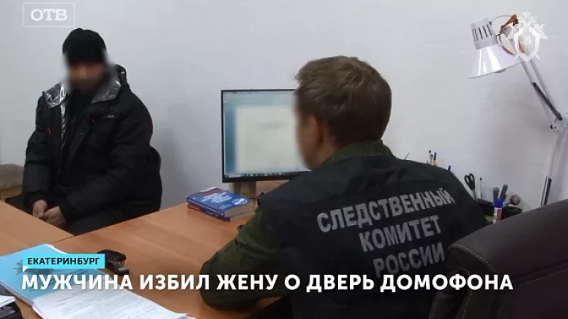 Мужчина избил жену о дверь домофона