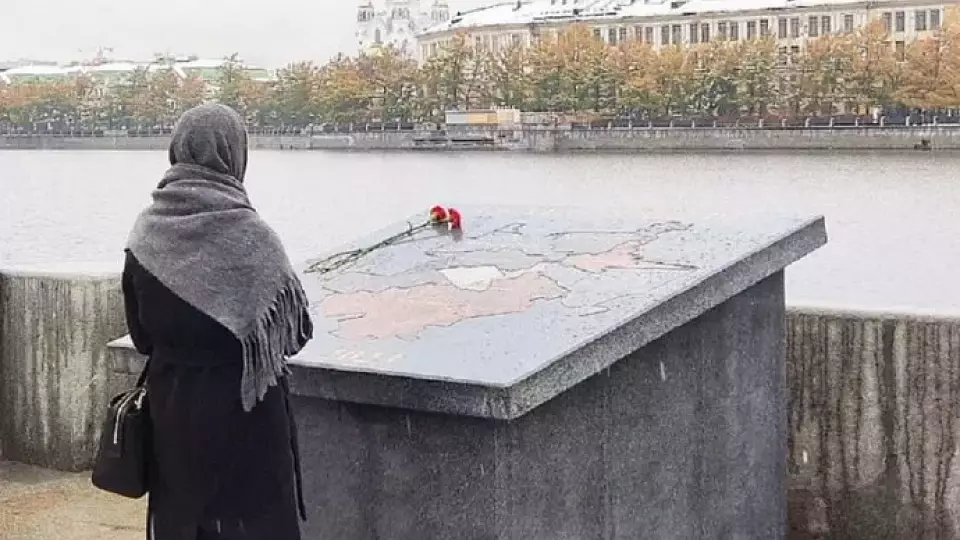 Екатеринбуржцы продолжают считать каменную карту города могильной плитой