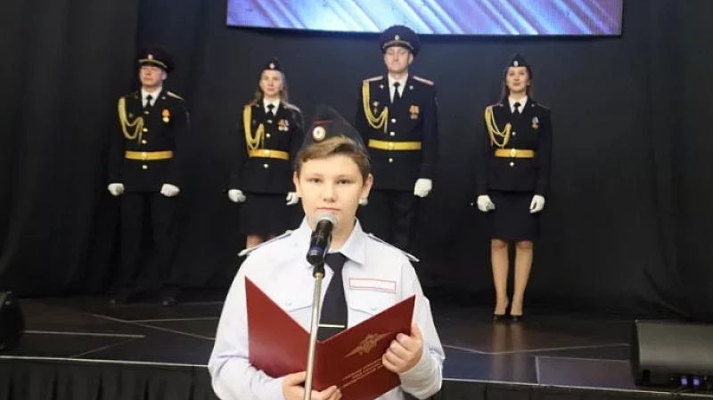 349 кадетов Свердловского главка МВД приняли присягу