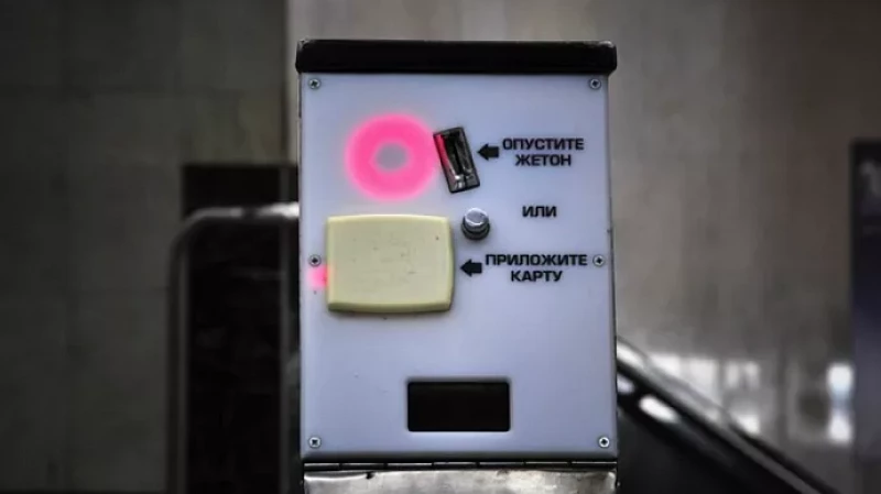 До конца 2024 года в екатеринбургском метрополитене исчезнут жетоны