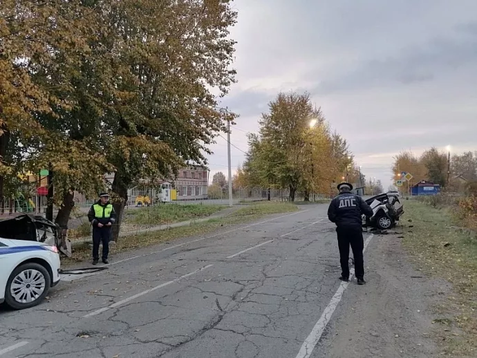 В Серове в результате ДТП автомобиль разорвало на части