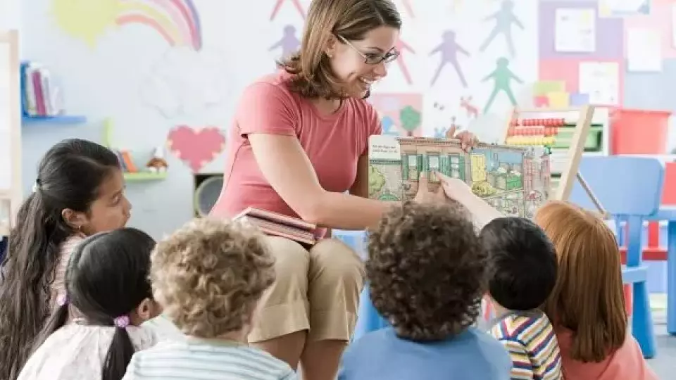 Кадровый голод: в детских садах Екатеринбурга не хватает около 700 нянечек и 300 воспитателей