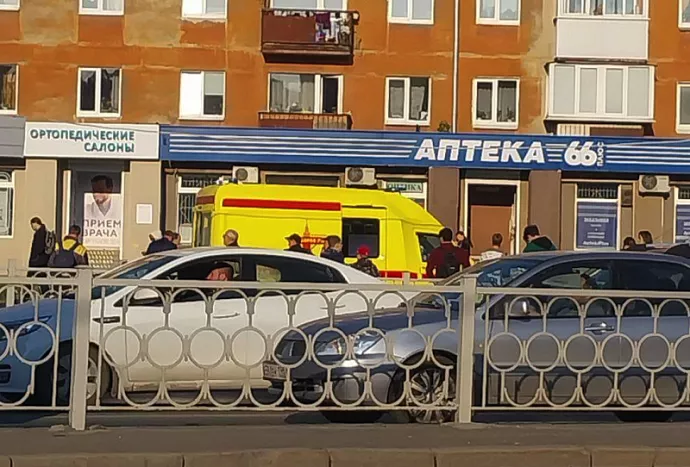 В Екатеринбурге женщина, оказавшаяся под поездом в метро, находится в тяжелом состоянии