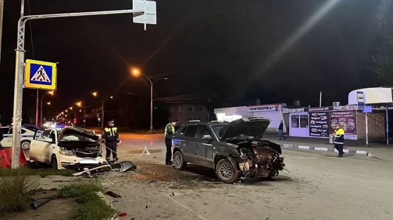 10-летняя девочка и беременная женщина пострадали в аварии в Каменске-Уральском