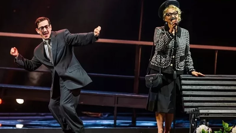 Свой 94-й театральный сезон Свердловский театр драмы начал с «Измены»