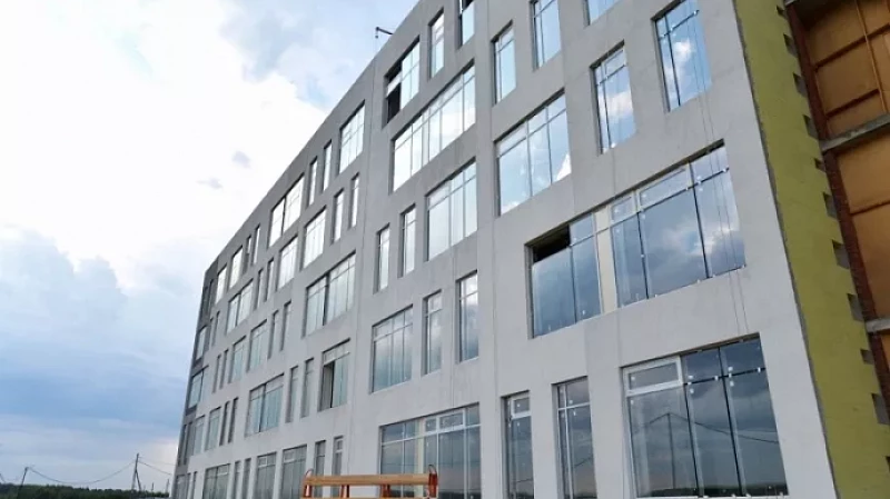 Первую высотную школу в Академическом сдадут в 2024 году