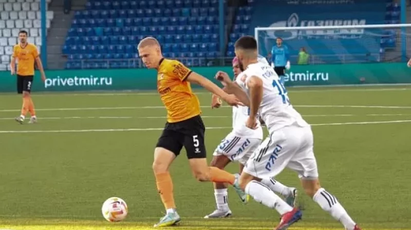 Сразу трёх футболистов «Урала» вызвали в сборную России