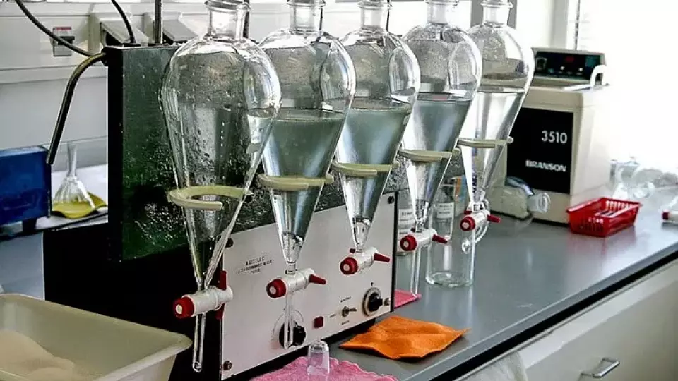 В Первоуральске проверят, почему из кранов в квартирах течет вода цвета кофейной гущи