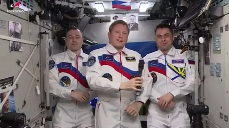 Уральские космонавты поздравили Екатеринбург с 300-летним юбилеем