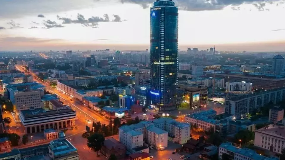 Огромную картину размером 40 кв. метров нарисуют екатеринбуржцы в День города