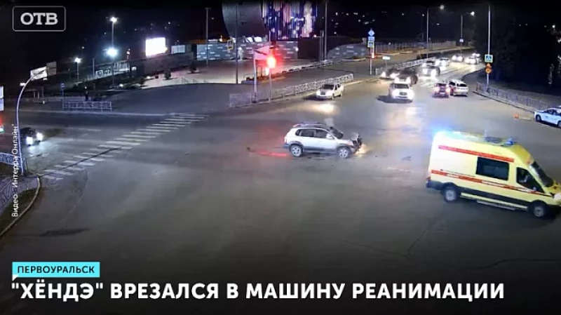 «Хёндэ» врезался в машину реанимации