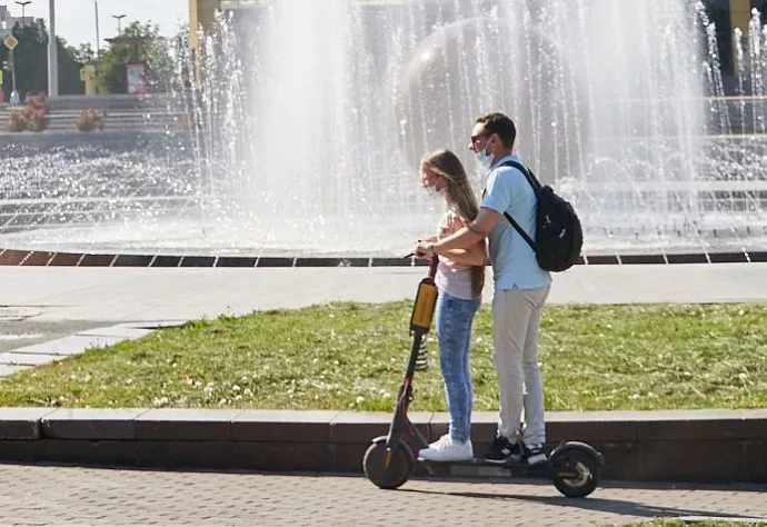 В День города в центре Екатеринбурга электросамокаты будут ездить медленнее