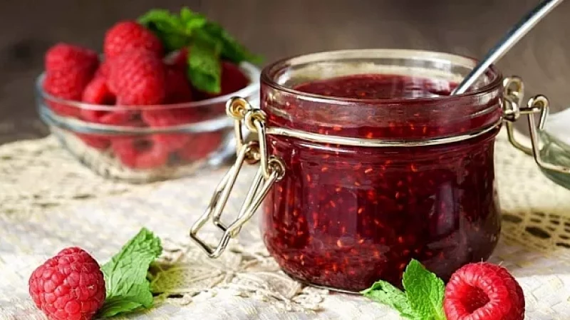 Малиновое варенье как лекарство: действительно ли ягода лечит?