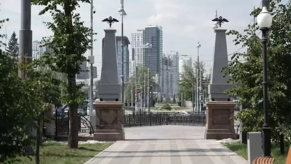 Обелиски «Московской заставы» восстановили в центре Екатеринбурга