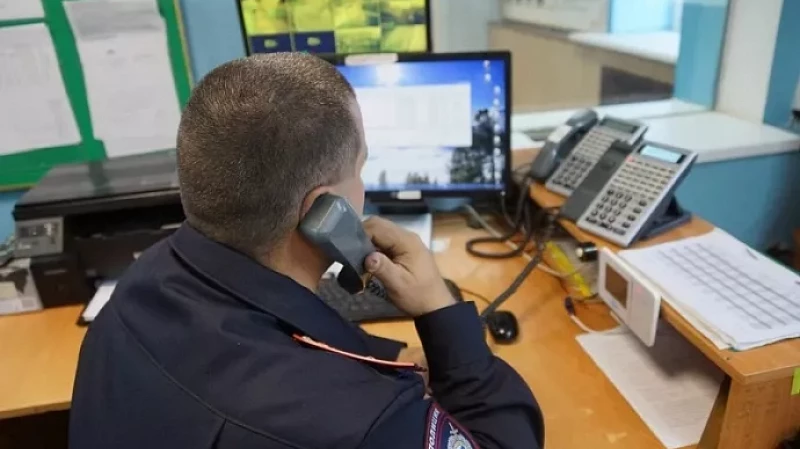 В Каменске-Уральском мужчина удерживал в квартире соседскую девочку