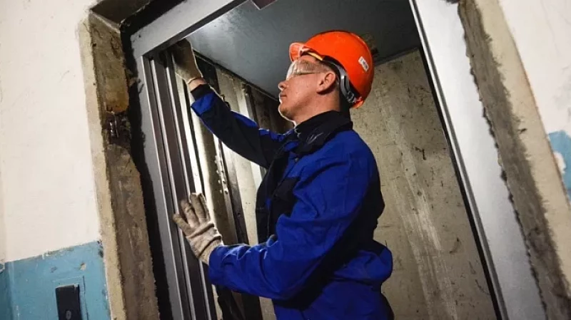 В Свердловской области процесс замены лифтов пойдет быстрее