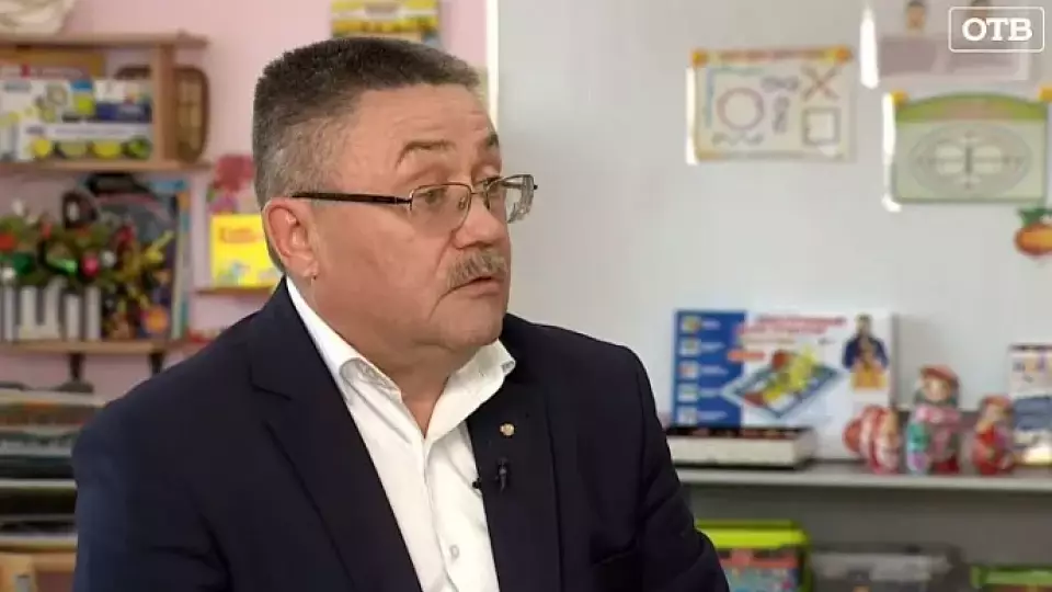 Около 4000 обращений ежегодно получает уполномоченный по правам ребенка в Свердловской области