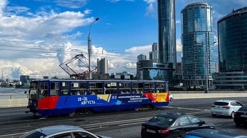 В Екатеринбурге появились трамваи и автобусы с символикой Международного фестиваля университетского спорта