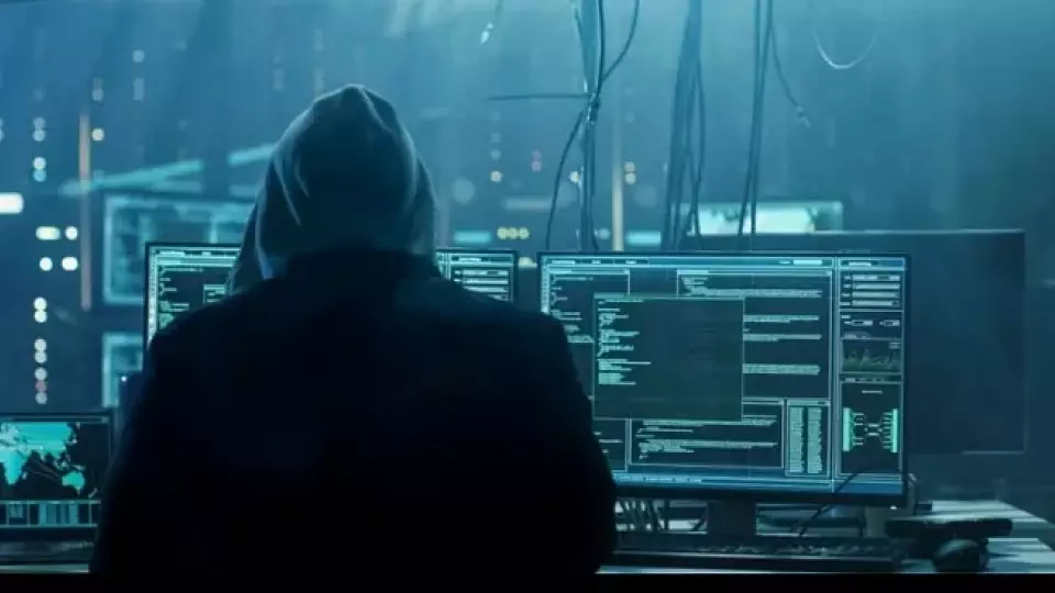 Около 130 хакерских атак на российские сервисы ежедневно отражают ИТ-специалисты