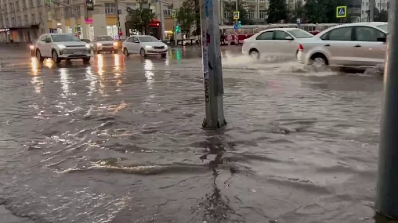 Мусор в ливнёвках – причина вчерашнего потопа в Екатеринбурге