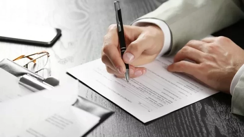 Нотариусов обяжут уведомлять россиян о долгах наследодателя