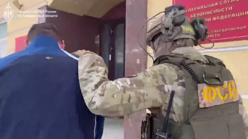 В аэропорту Екатеринбурга ФСБ задержала уроженца Украины по подозрению в госизмене