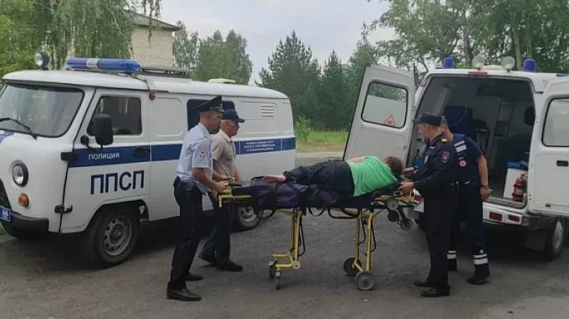 Сотрудники полиции нашли живой потерявшуюся при сборе ягод женщину