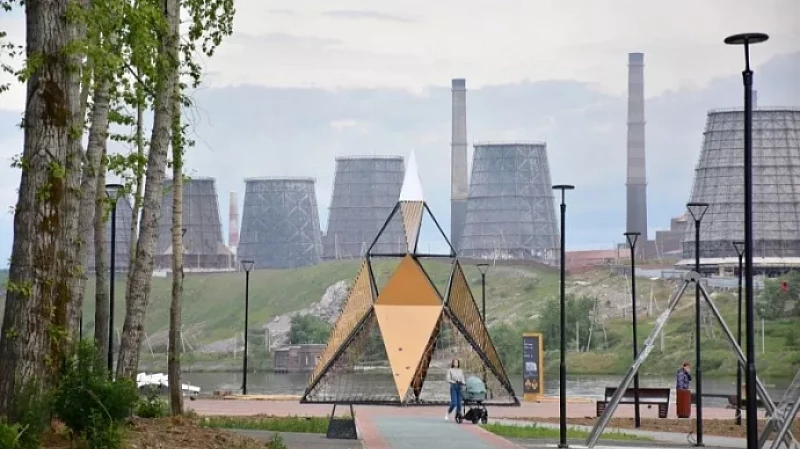 В Краснотурьинске завершается благоустройство сразу двух территорий