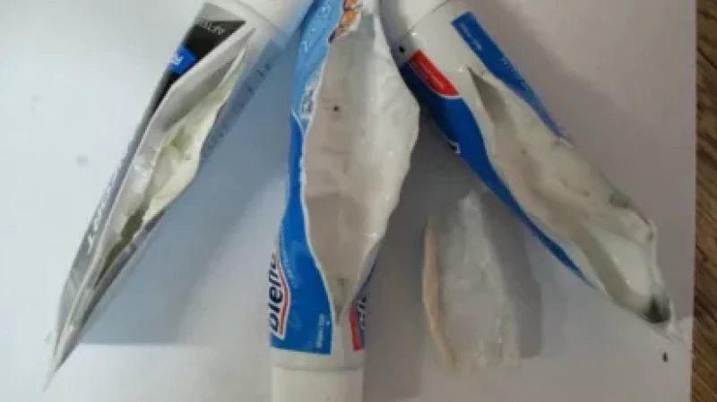 Безработный попытался передать в колонию наркотики, спрятанные в зубной пасте