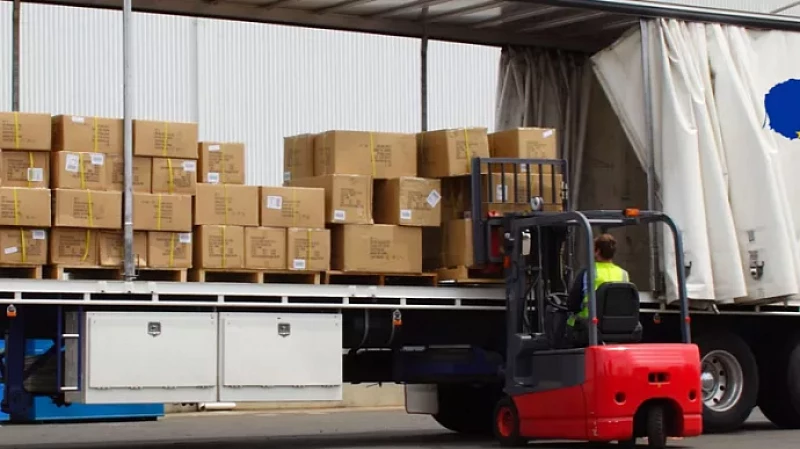 По документам – шоколад и фунчоза, по факту – сигареты и алкоголь