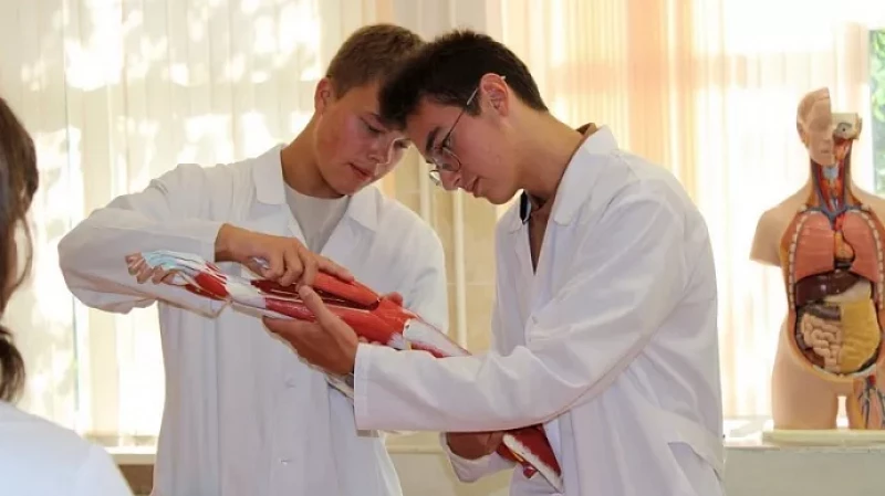 Количество абитуриентов, желающих стать врачами, выросло в 10 раз