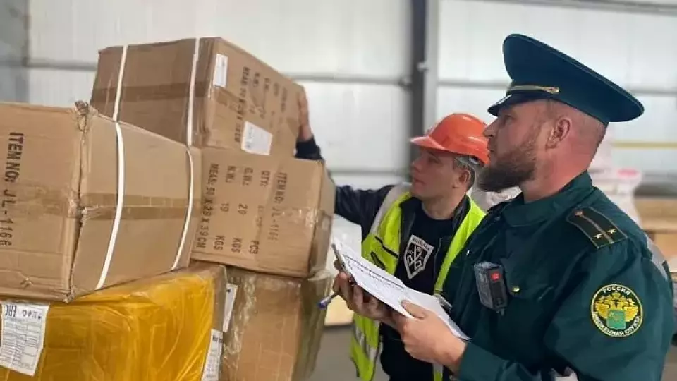 Конфискованную одежду и обувь будут использовать в гуманитарных целях