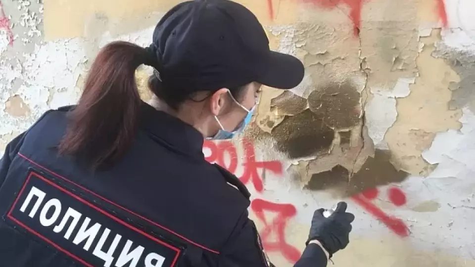 4000 "стеновых" реклам магазинов с наркотиками ликвидировали в Екатеринбурге с начала года