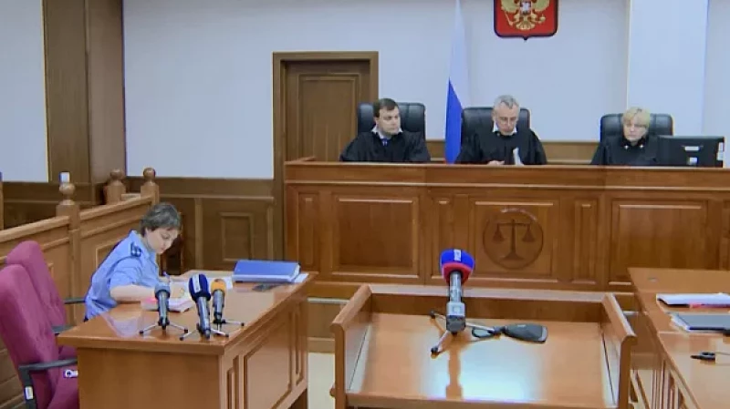 Телефоны горячей линии прокуратуры: +7(343)376-47-60, +7(343)371-45-30