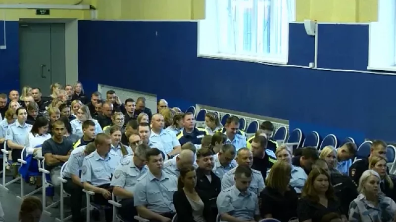 Свердловским полицейским напомнили об образцовом поведении