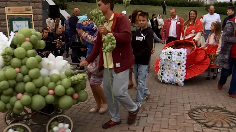 Благотворительный Праздник Белого Цветка прошёл возле Храма на Крови