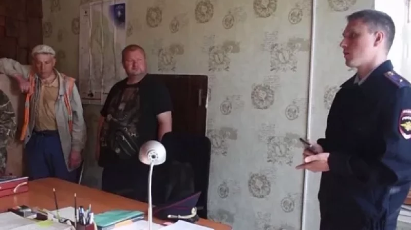 На звонки не отвечать, номер карты не говорить, а о безопасных счетах и вовсе забыть!