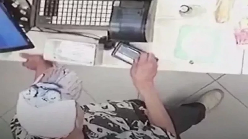 В Екатеринбурге мужчина похитил сумку у прихожанки в храме