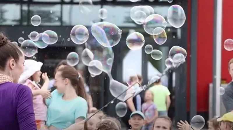 Несколько сотен семей Екатеринбурга отметили день защиты детей