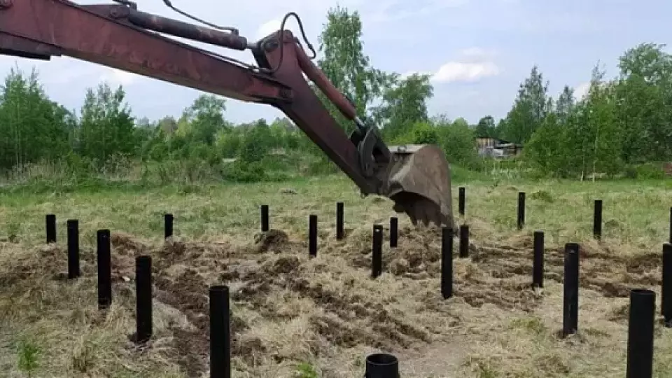 Строители начали монтировать фундаменты будущих домов в Таёжном