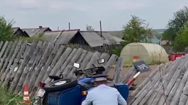 72-летний мотоциклист врезался в забор и умер