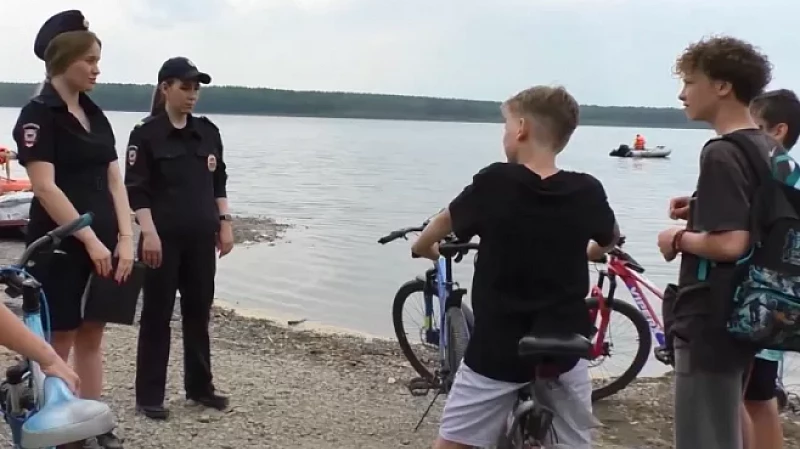 14 подростков, которые отдыхали без присмотра на Киселёвском водохранилище, доставили в полицию